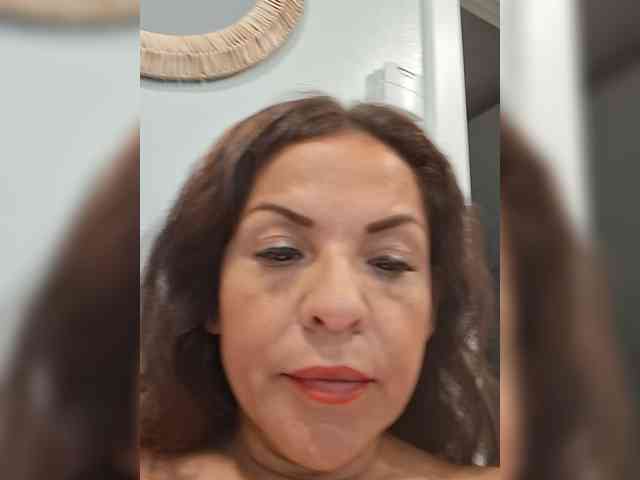 TastyLady213 webcam