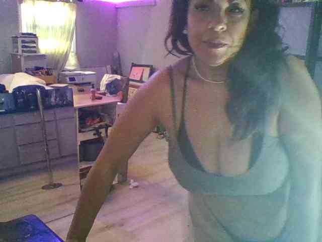 TastyLady213 webcam