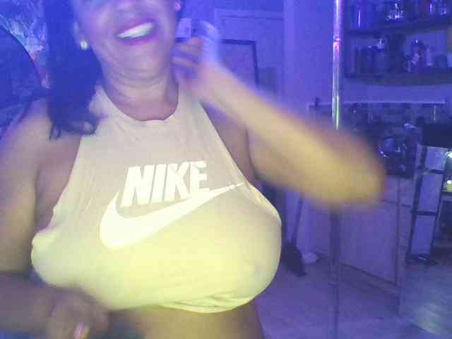 TastyLady213 webcam