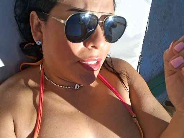 TastyLady213 webcam