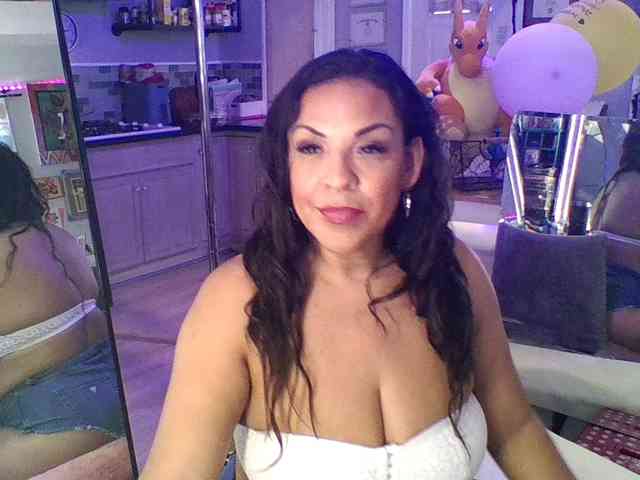 TastyLady213 webcam