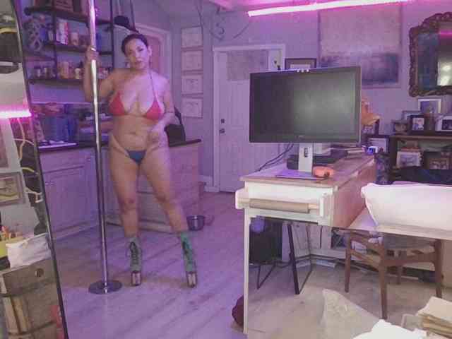 TastyLady213 webcam