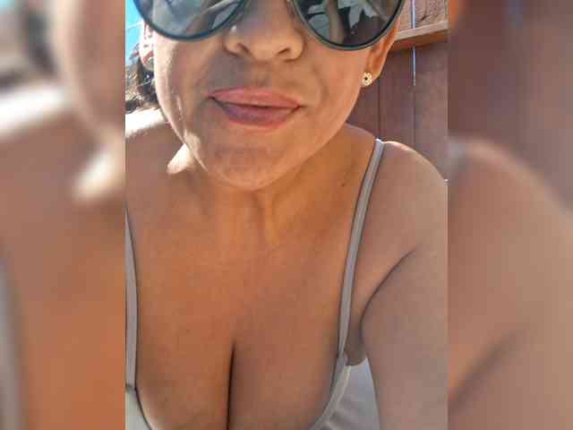 TastyLady213 webcam