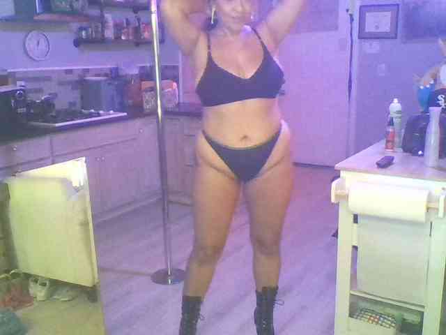 TastyLady213 webcam