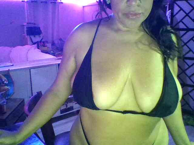 TastyLady213 webcam