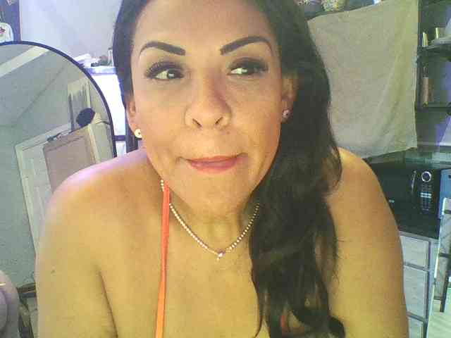 TastyLady213 webcam