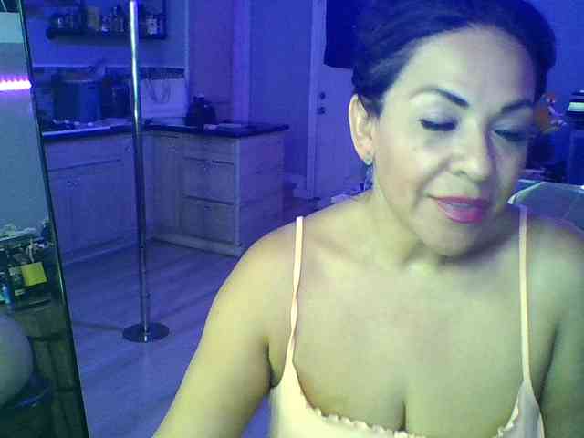 TastyLady213 webcam
