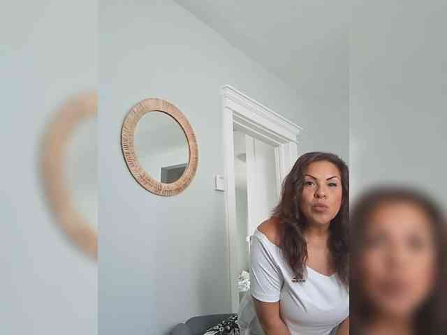 TastyLady213 webcam