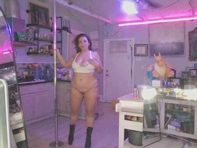 TastyLady213 webcam