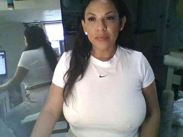 TastyLady213 webcam