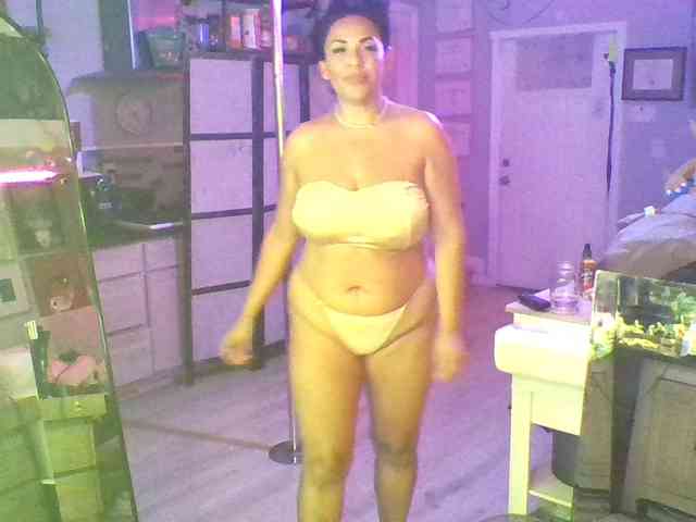 TastyLady213 webcam