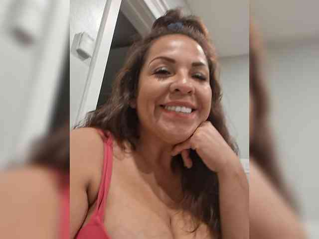 TastyLady213 webcam