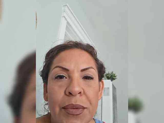 TastyLady213 webcam