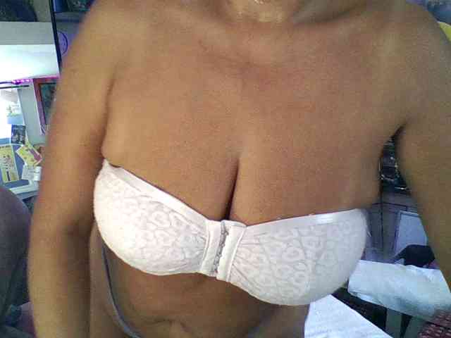 TastyLady213 webcam