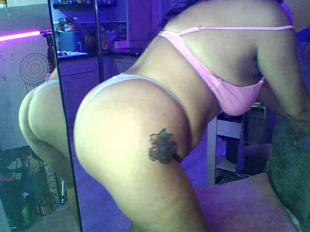 TastyLady213 webcam