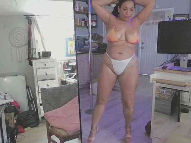 TastyLady213 webcam