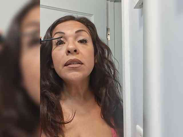 TastyLady213 webcam