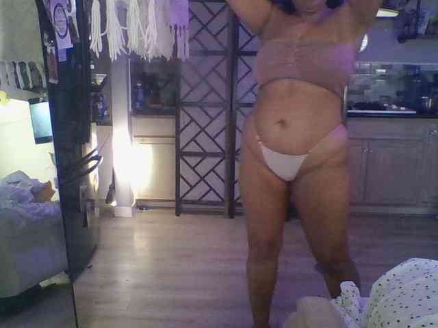 TastyLady213 webcam