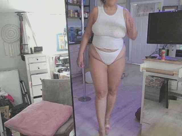 TastyLady213 webcam