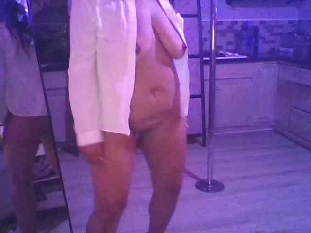 TastyLady213 webcam