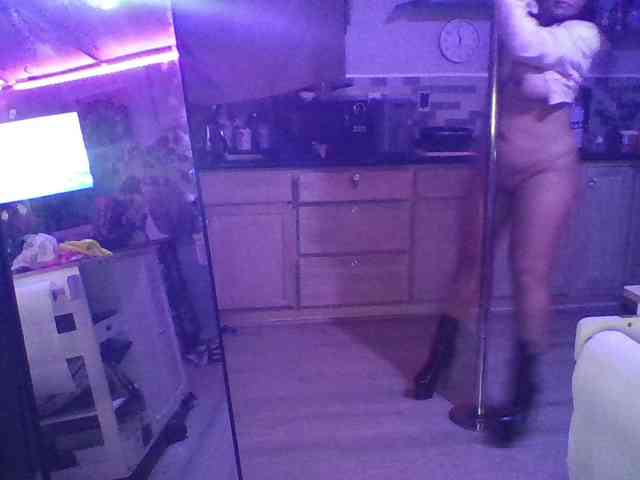 TastyLady213 webcam