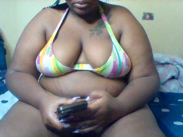 le modèle SinfullySweet est en webcam porno dans un show sur le site bongacams, il possède les tags suivants: Ebony,Brunette,Shaved