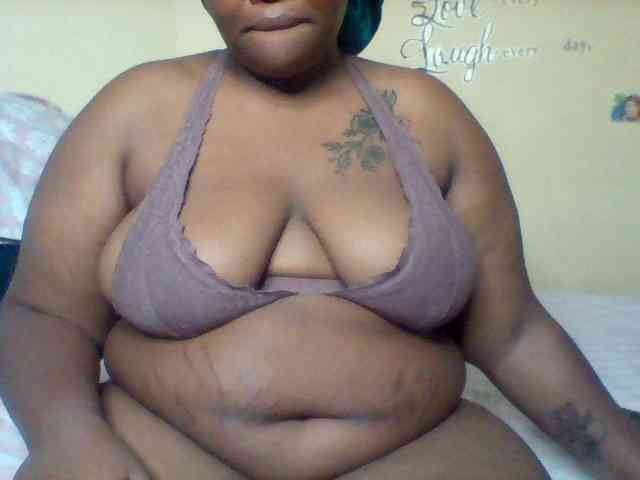 SinfullySweet webcam