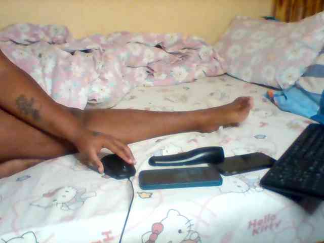 SinfullySweet webcam