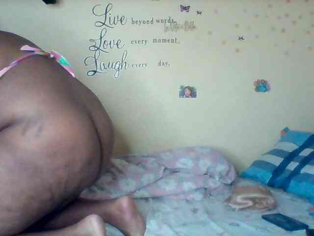 SinfullySweet webcam