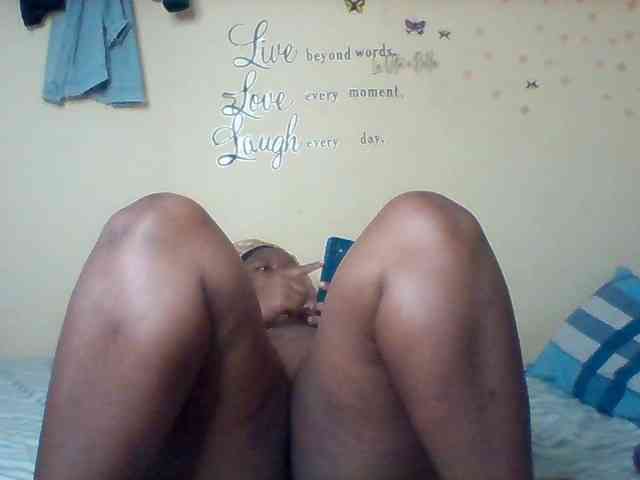 SinfullySweet webcam