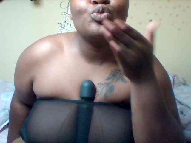 SinfullySweet webcam