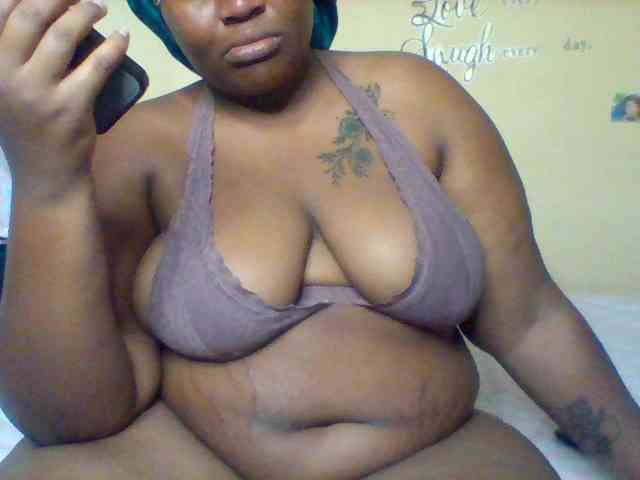 SinfullySweet webcam
