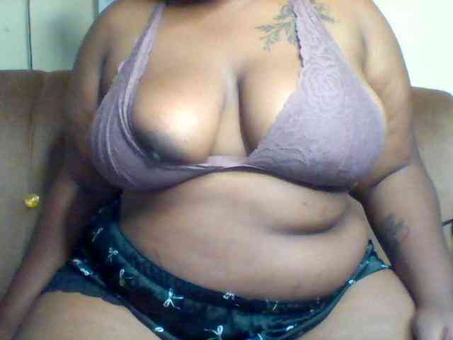 SinfullySweet webcam