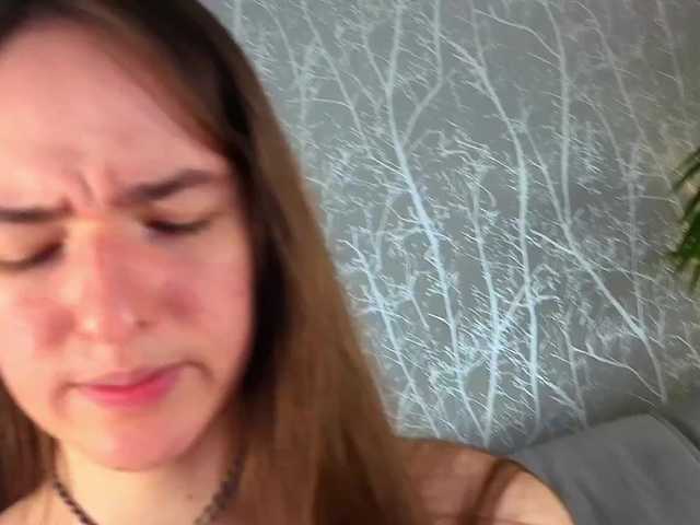 AlisaFreshly live cam on BongaCams