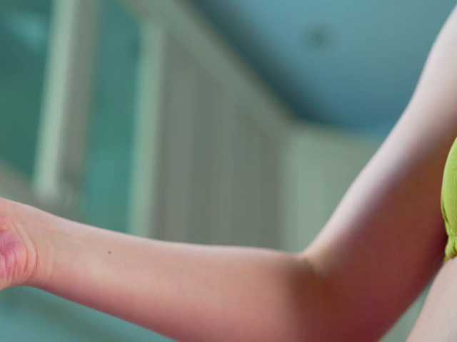 AlisaFreshly live cam on BongaCams