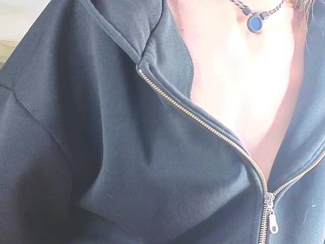 AlisaFreshly live cam on BongaCams