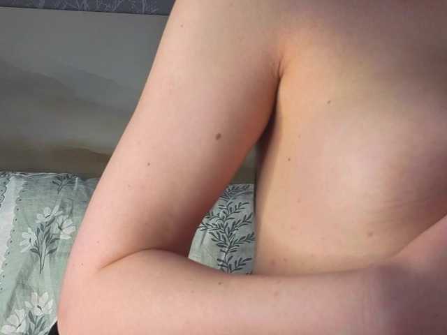 AlisaFreshly live cam on BongaCams