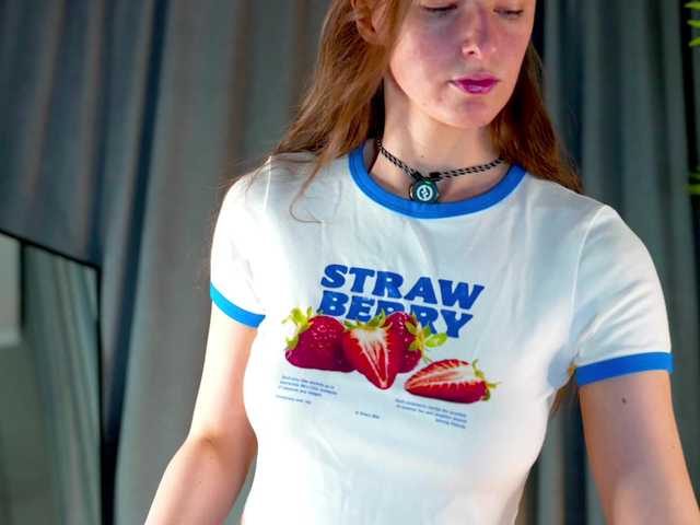 AlisaFreshly live cam on BongaCams
