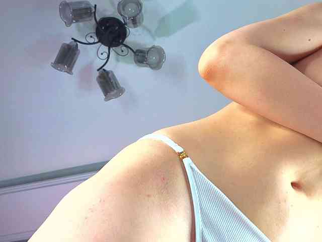 AlisaFreshly webcam
