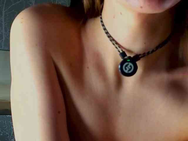 AlisaFreshly webcam