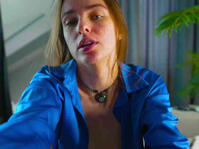 AlisaFreshly webcam