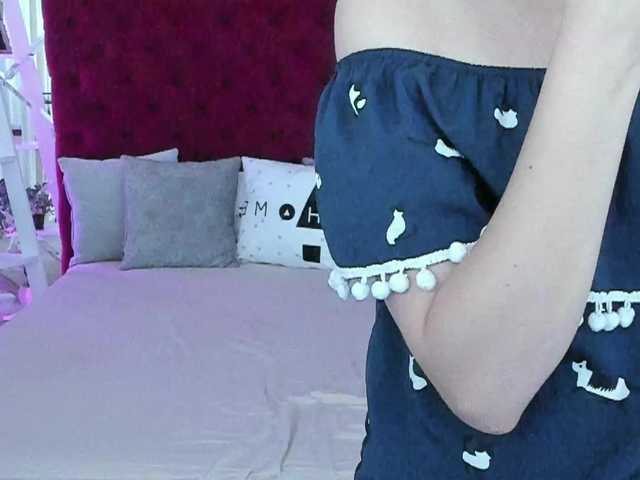 Livia-Shy live cam on BongaCams