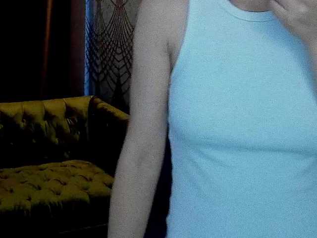 Livia-Shy live cam on BongaCams