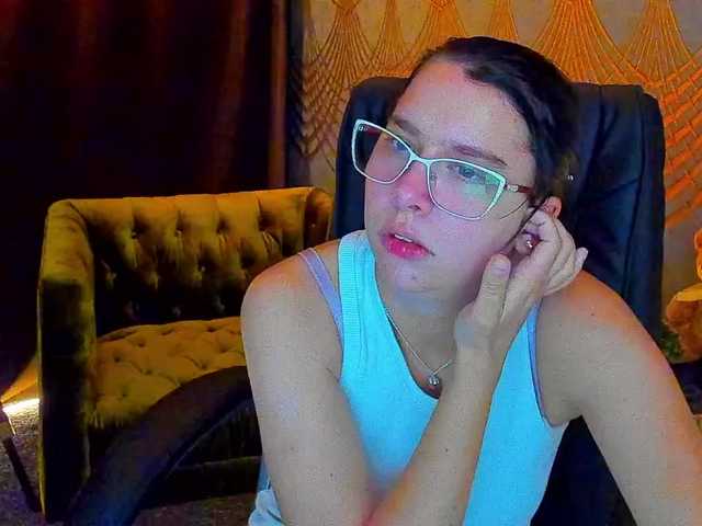 Livia-Shy live cam on BongaCams