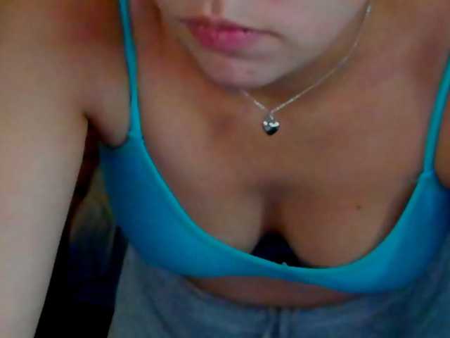 Livia-Shy live cam on BongaCams