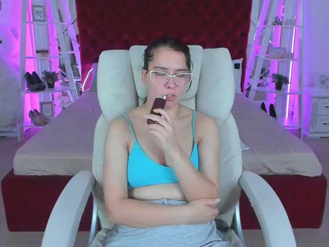 Livia-Shy live cam on BongaCams