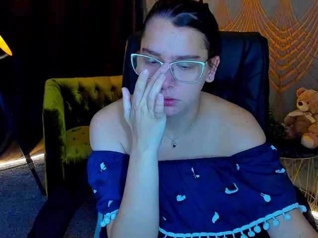 Livia-Shy — live female cam