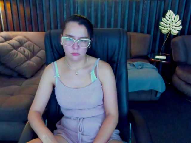 Livia-Shy live cam preview