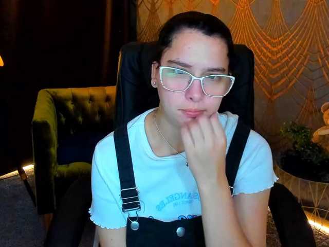 Livia-Shy live cam on BongaCams