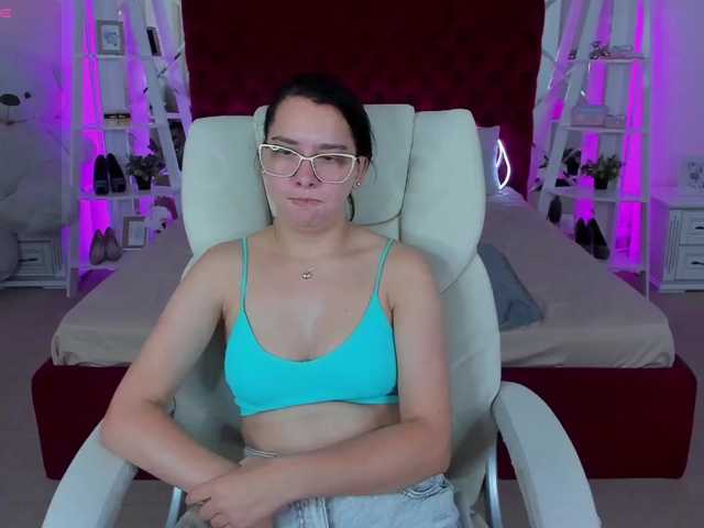 Livia-Shy live cam on BongaCams